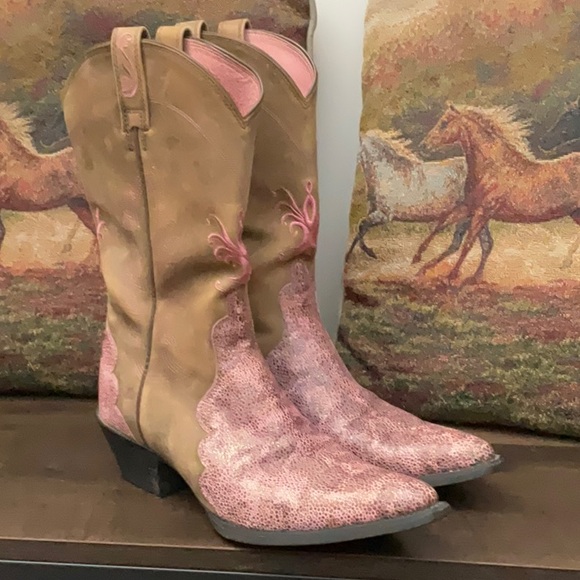 Ariat Shoes - Pink Ariat boots